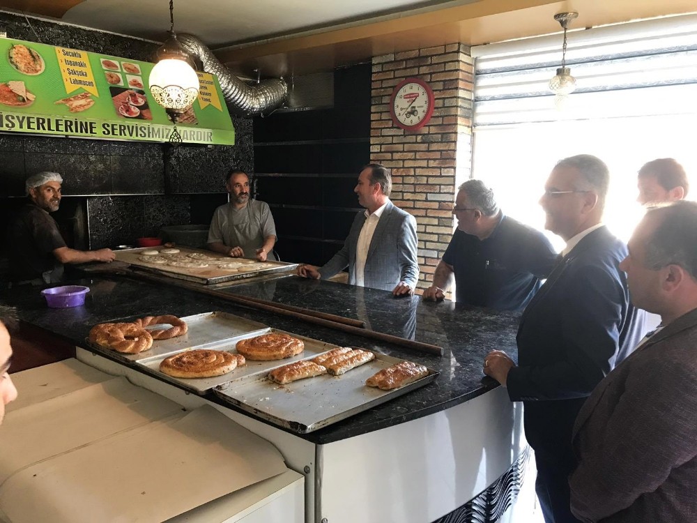 AK Parti’den esnafa ziyaret 