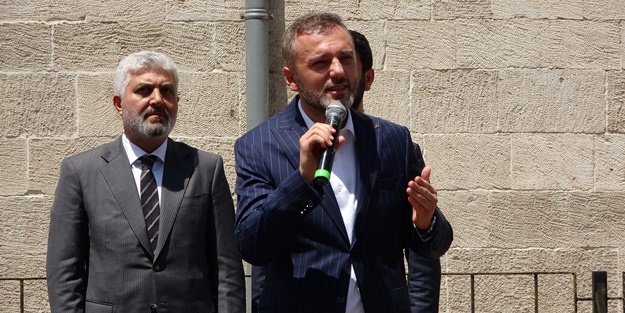 AK Parti'den flaş açıklama: Onları masanın altına saklamışlar