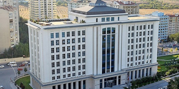 AK Parti'den flaş karar! O başkan ihraç edildi!