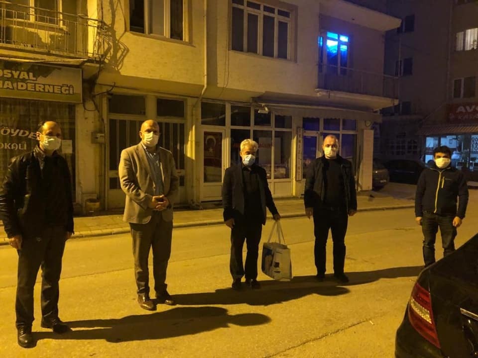 AK Parti’den köylere maske desteği 