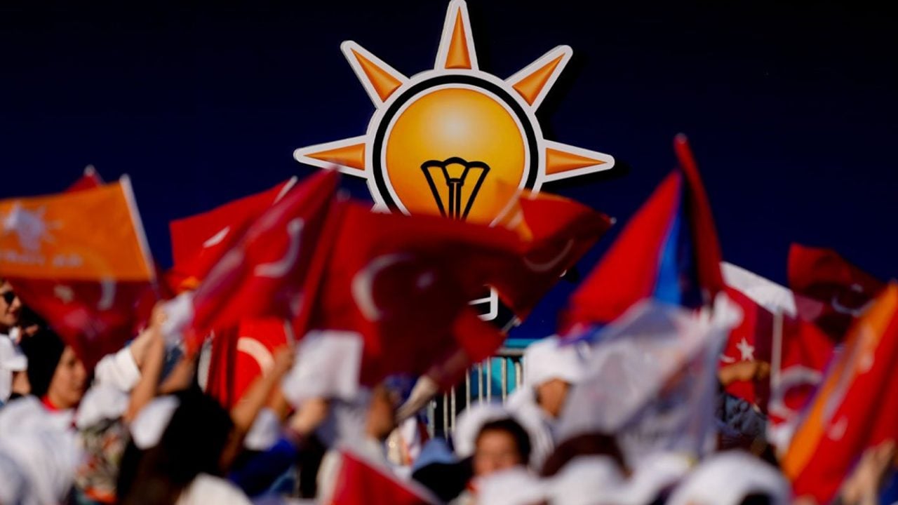 AK Parti'den kulisleri hareketlendirecek açıklama! Sırada bir büyükşehir daha var