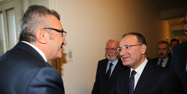 AK Parti'den muhalefete anayasa değişikliği teklifi ziyareti