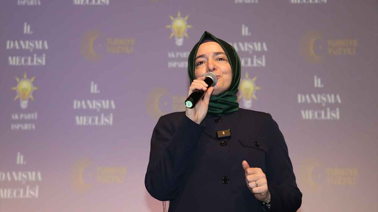 AK Parti'den Özgür Özel'e sert "darbe" cevabı: "Tankların arasından kaçanlar, milli iradeye 'cuntacı' diyemez!"