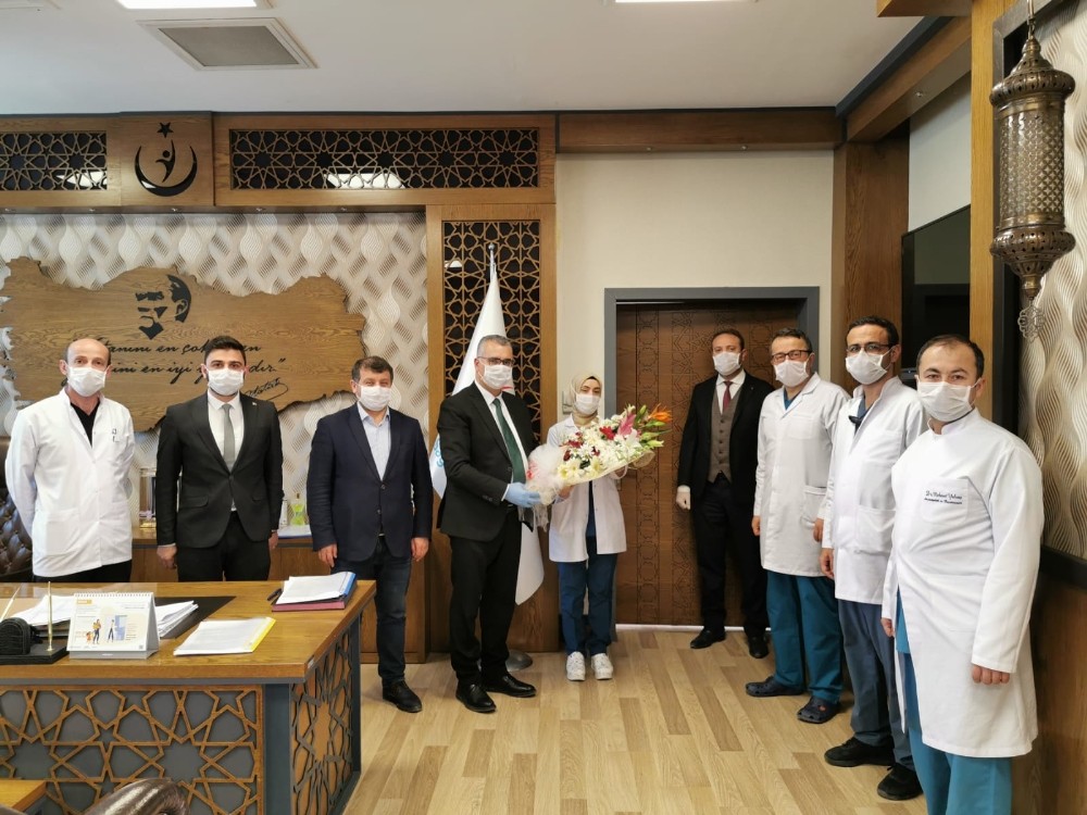 AK Parti’den sağlık çalışanlarına moral ziyareti 