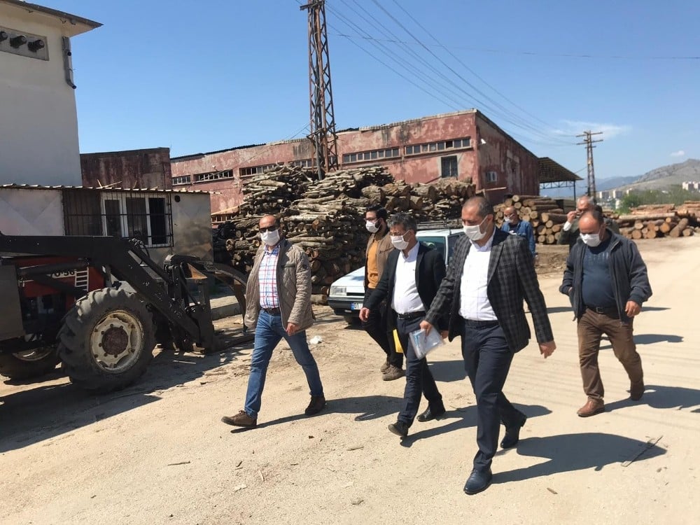 AK Parti’den sanayi esnafına maske 