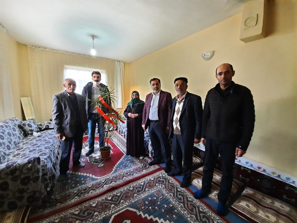 Ak Parti’den Şehit ailesine anlamlı ziyaret 