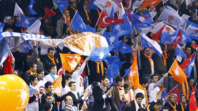 AK Parti'den tüzük kararı