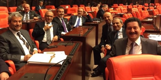 AK Partili 8 isim ilk defa böyle bir araya geldi