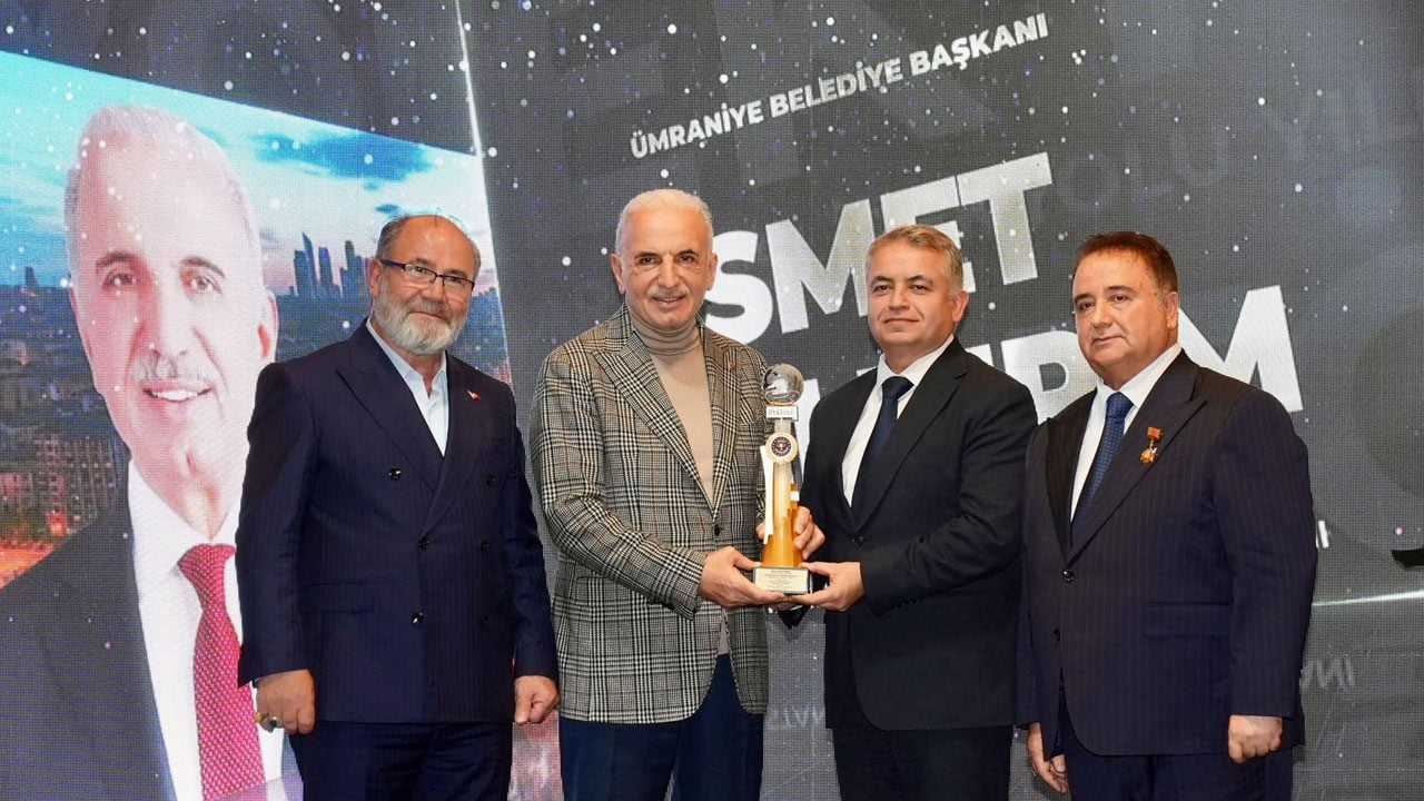 Ak Parti’li başkan ‘İstanbul'da Yılın Belediye Başkanı’ seçildi