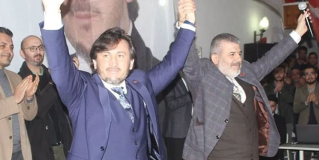 AK Partili Başkan istifa edip Saadet Partisi'ne geçti