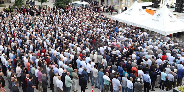 AK Partili Belediye Başkanı son yolculuğuna uğurlandı