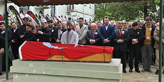 AK Partili Belediye Başkanı toprağa verildi