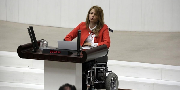 AK Partili Bennur Karaburun'un babası hayatını kaybetti