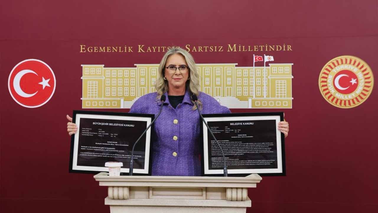 AK Partili Çankırı’dan Cemil Tugay’a açık mektup! "Ben 30 ilçeyi sokak sokak geziyorum ama sizinle hiç denk gelemiyorum"