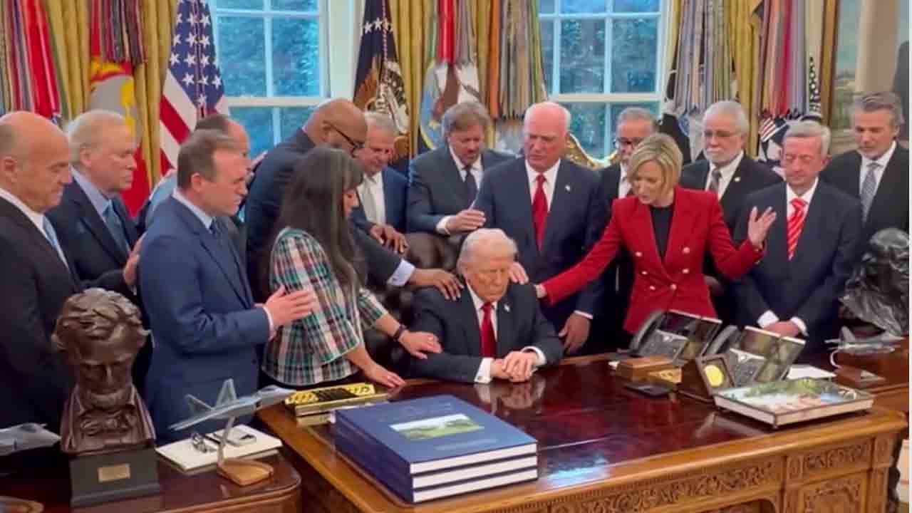 AK Partili Çelik’ten Trump’ın kutsanmasına tepki: Kendini tanrılaştıran bir ego, bu egoya tapınan avanelerinin azgınlığı!