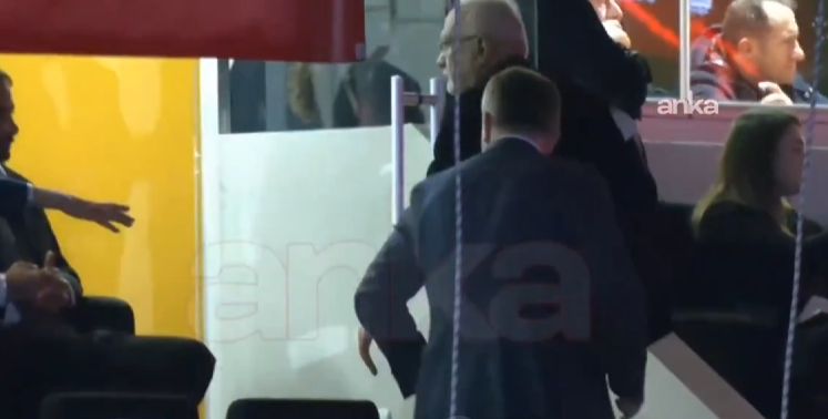 AK Partili Elitaş salonu terk etti! CHP’nin kurultayında büyük kepazelik