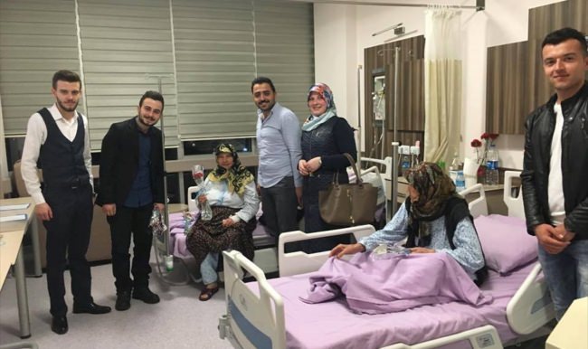 AK Partili gençler kadın hastaları ziyaret etti