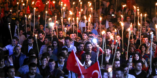 AK Parti'li gençler Meclis'e yürüdü