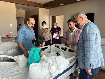 AK Partili Hasan Turan’dan Filistinli yaralı çocuklara anlamlı ziyaret