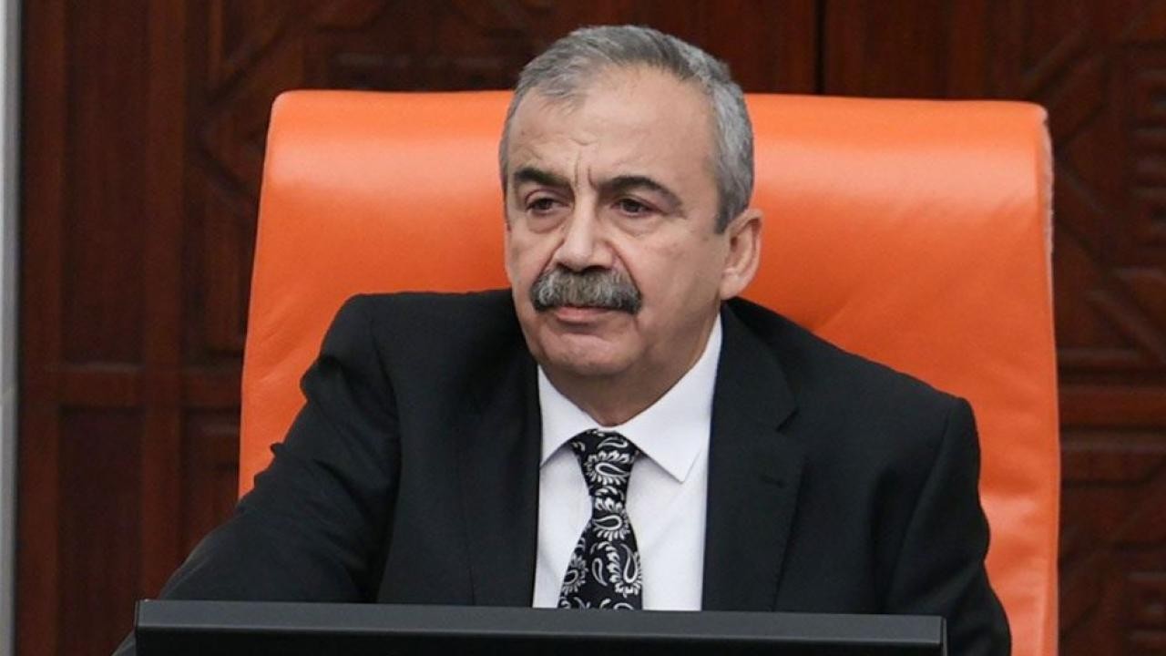 AK Partili isim Sırrı Süreyya Önder’in vasiyetini yerine getirdi