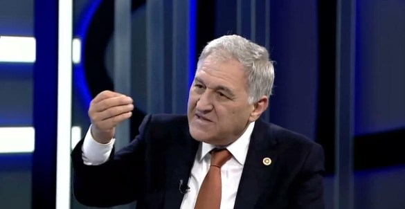 Ak Partili isimden Tarihi Uyarı: Silahlı Gücün Varsa Liderin Rahat Konuşur!
