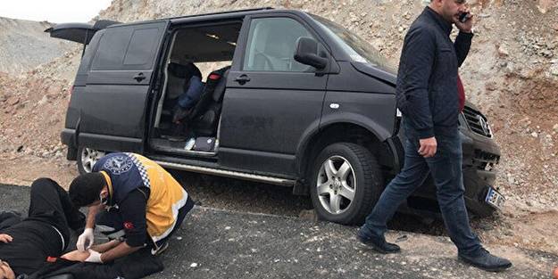 AK Partili isimlerin bulunduğu araç kaza yaptı!