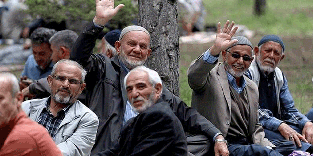 'AK Partili isimlerle görüştüm' dedi! Emekli maaşlarıyla ilgili kötü haberi 'maalesef' Türkiye'ye duyurdu