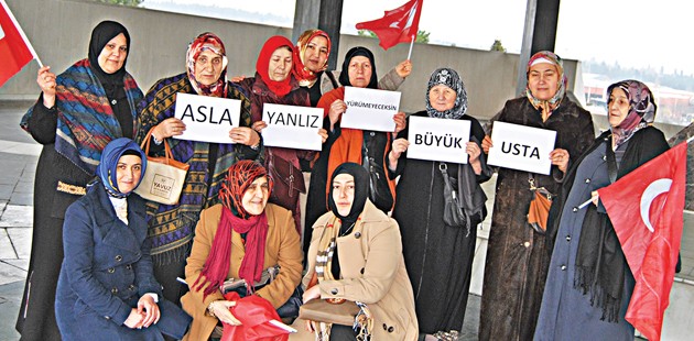 AK Partili kadınlar Menderes ve Özal’ın kabrini ziyaret etti