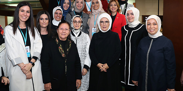 AK Partili kadınlarla buluşan Emine Erdoğan: Aldığımız terbiyede övünmek yok