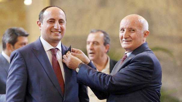 AK Partili Karayel, babasının yolundan gidiyor