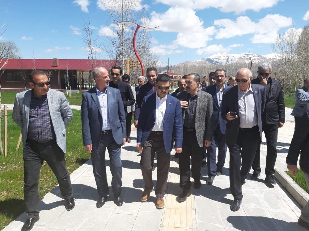 AK Parti’li Kartal’ın Van temasları 