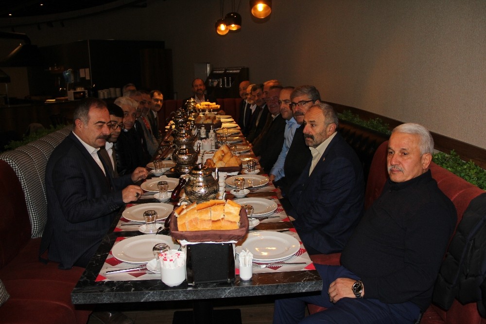 AK Partili Kavuncu, muhtarla buluştu 