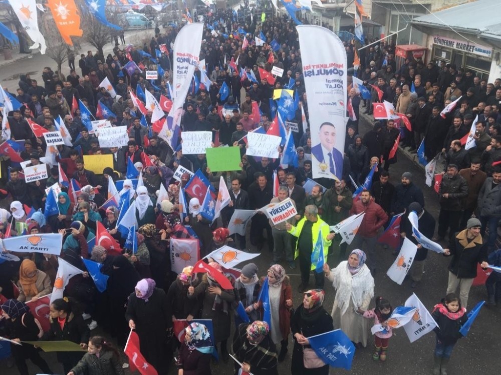 AK Parti’li Kayatürk’ün seçim çalışması 