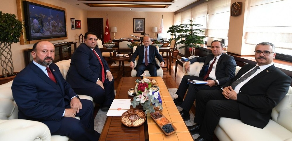 AK Partili milletvekili ve İl Başkanı Ulaştırma bakanı Turhan ile görüştü 