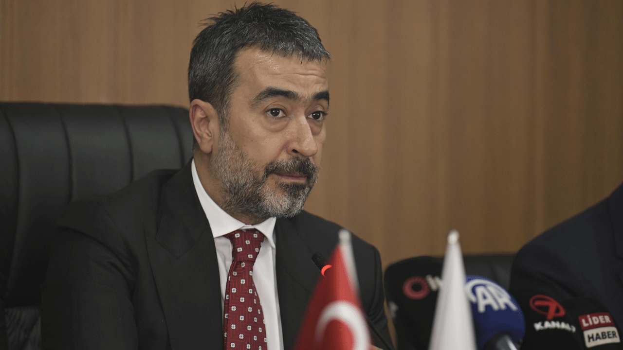 AK Partili Özcan, milletvekilleriyle ABB’deki 159 milyonluk vurgun için toplantı düzenledi: 90 milyon bardağı 69 milyona alan Mansur, aynı yıl içinde 45 milyon bardağa 159 milyon ödemiş!