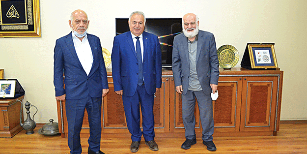 AK Partili Özdek’ten Akit’e sürpriz ziyaret