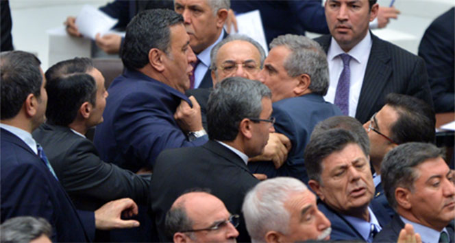 AK Partili ve CHP'li vekiller birbirine girdi!