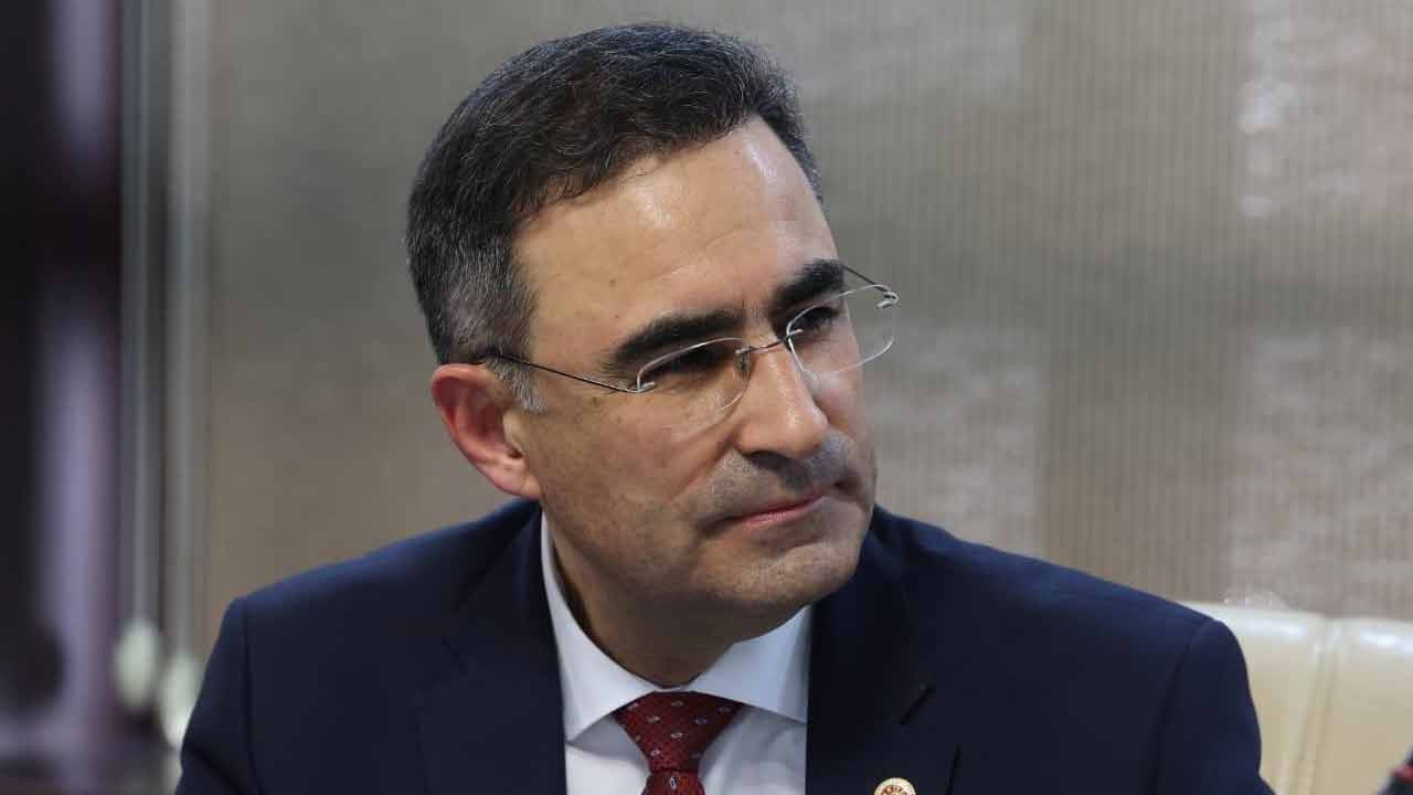 AK Partili vekil taşı gediğine koydu: Kaçacak delik arıyorlar!