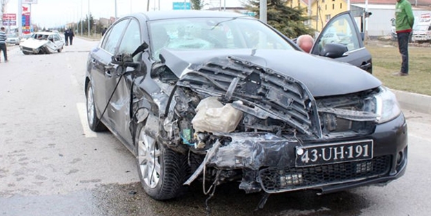 AK Partili vekil trafik kazası geçirdi