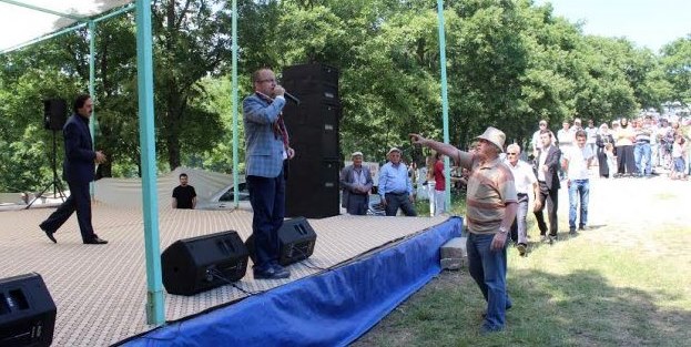 Ak Partili vekilin üzerine yürüdü