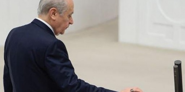 AK Partili vekiller Bahçeli'yi alkışladı