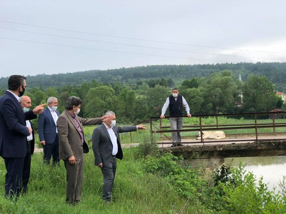 AK Partili vekiller Değirmencik Köprüsü’nde incelemelerde bulundu 