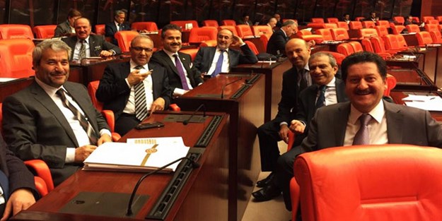 AK Partili vekillerden Meclis'te 3 dönem hatırası