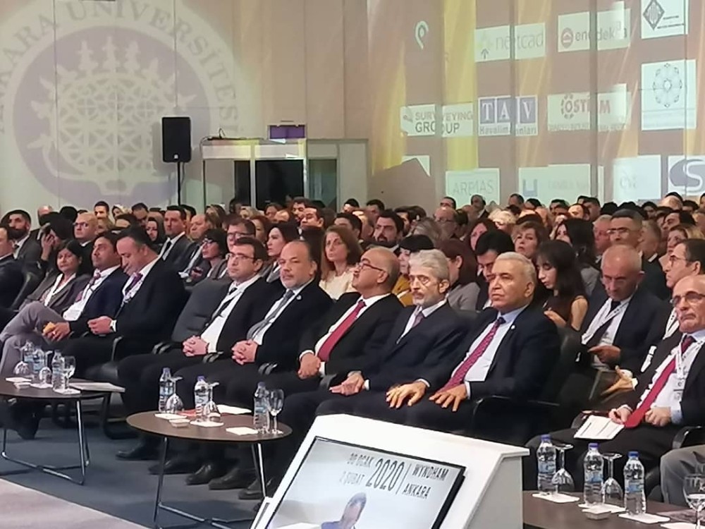 AK Parti’li Yavuz, yeni yasa teklifini konferansta anlattı 