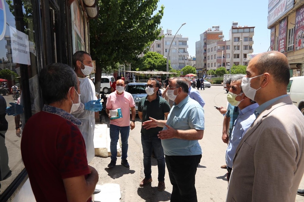 AK Partililer esnaf ziyareti yaptı 