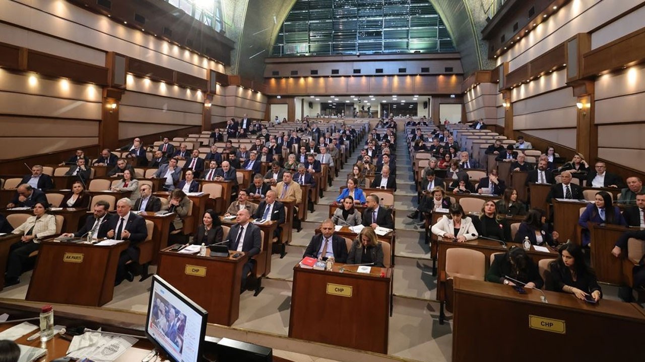 AK Partililer hizmet, CHP’liler ‘hırsızı’ savunma derdinde! İBB meclisinde akıllara durgunluk veren tartışma