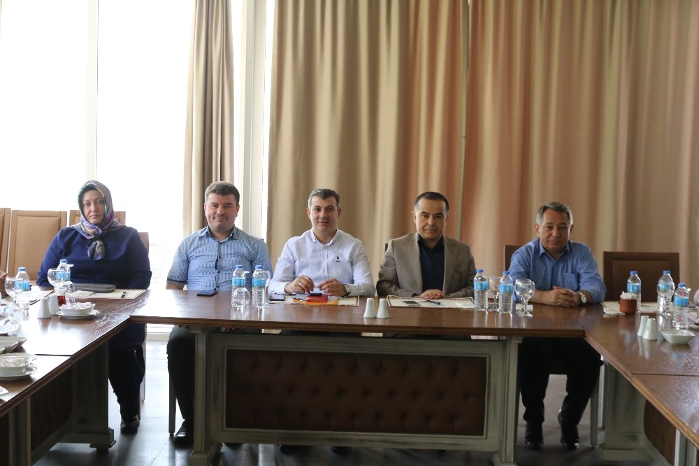 AK Partililer istişare toplantısında bir araya geldi 