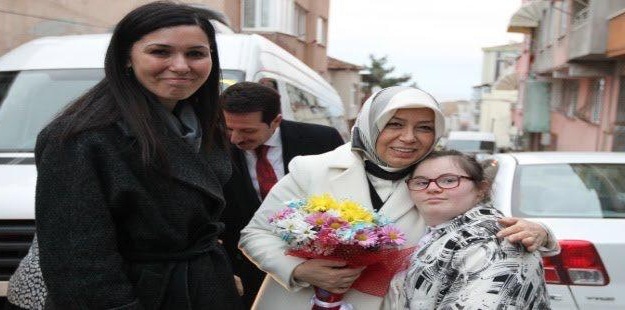 AK Partililer Malatya’da çay içeçek