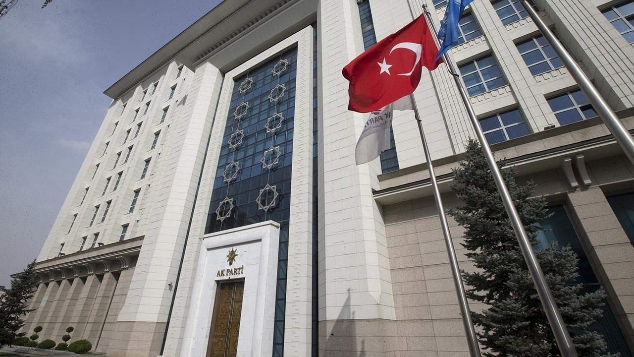 Ak Partililer vebaldesiniz. Vekiller, danışmanlar, vebaldesiniz!