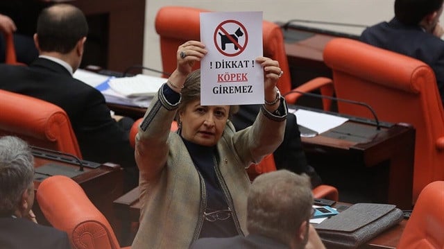 AK Partililer'den CHP'ye 'köpekli' gönderme!